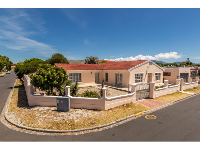 <!--[if BLOCK]><![endif]--> 16  Wheatfield, Belthorn Estate, Cape Town <!--[if ENDBLOCK]><![endif]-->